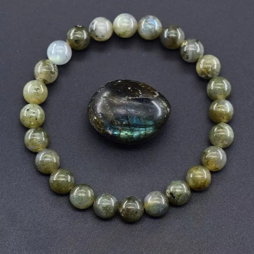 Klara - Symbolizuje Miłość, Czułość, Lojalność i Mądrość